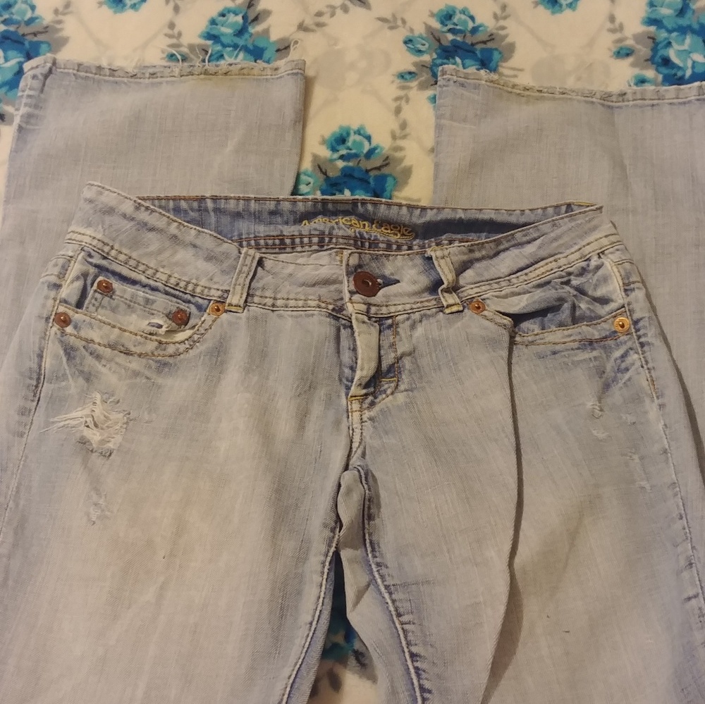 American Eagle distressed jeans